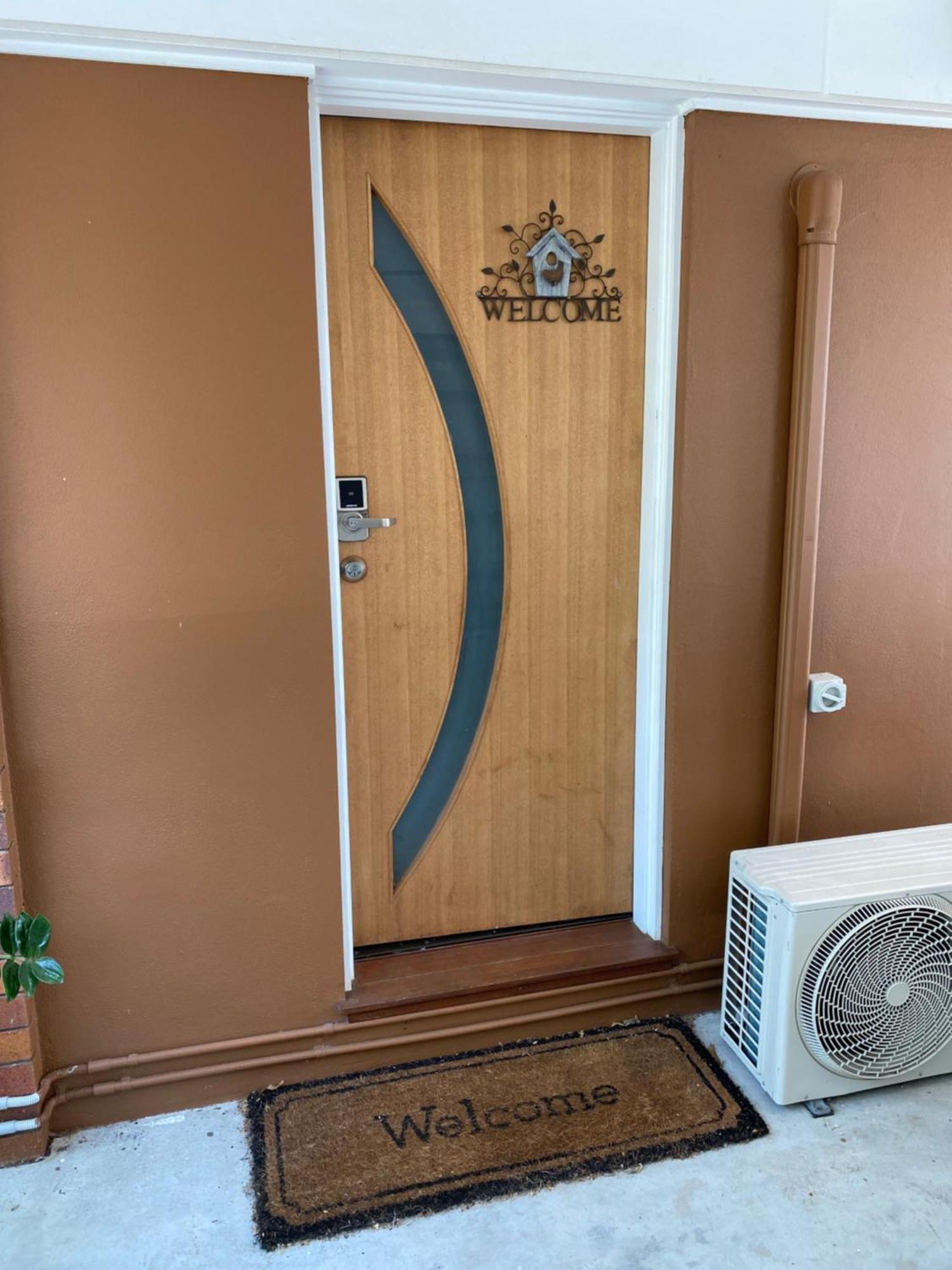 גולד קוסט 2Bd Family Or Couple Guesthouse Upstairs Near Turf Club, Hota In Bundall מראה חיצוני תמונה
